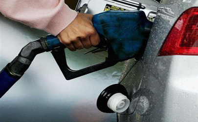 پمپ بنزینی در هیچ نقطه‌ای از کشور به علت شیوع ویروس کرونا تعطیل نشده / سهمیه‌های بنزین نمی‌سوزد 